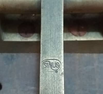 SINUS engraved on lever of key