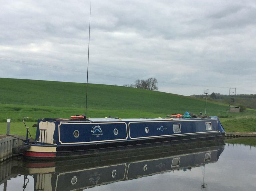 G3ILO's narrow boat Edna May tied up