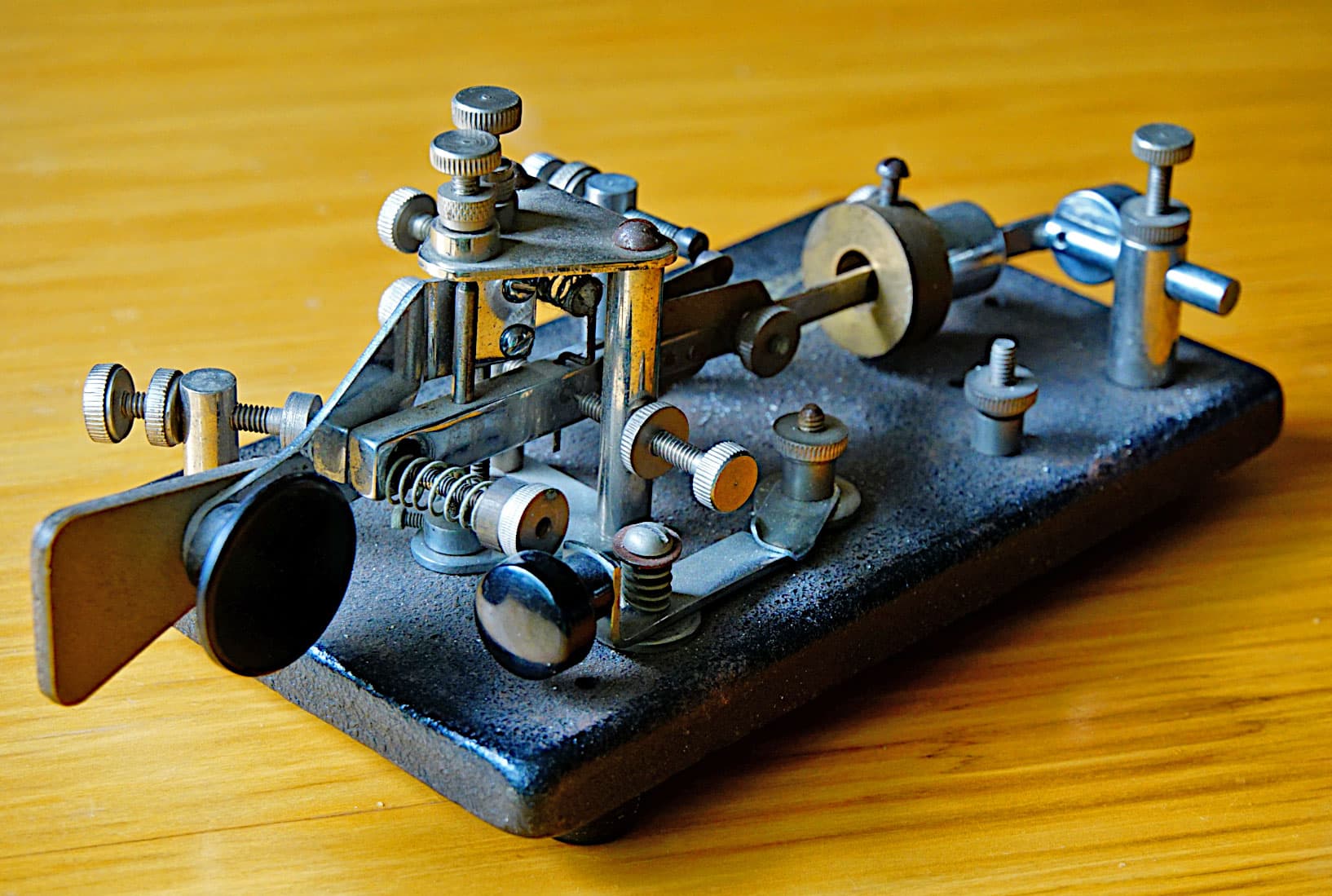 Levenson semi-automatic telegraph key